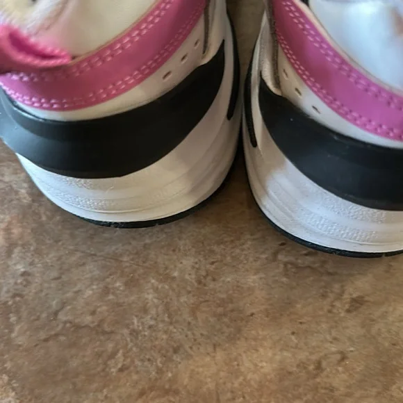 Nike Sneakers - Picture 4 of 8